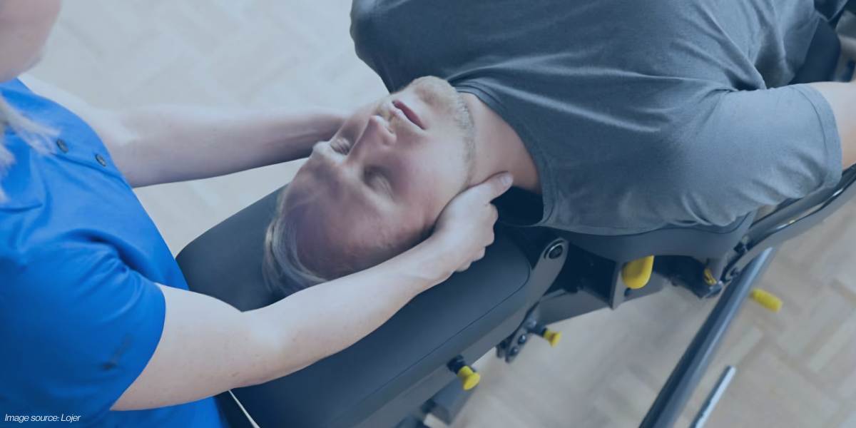 Clinician using the Manuthera 242 for spinal treatment
